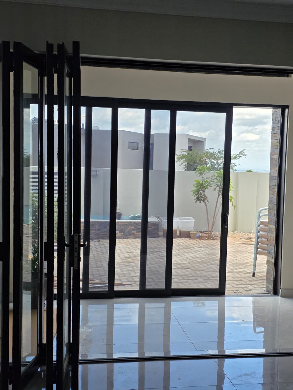 Folding aluminium doors